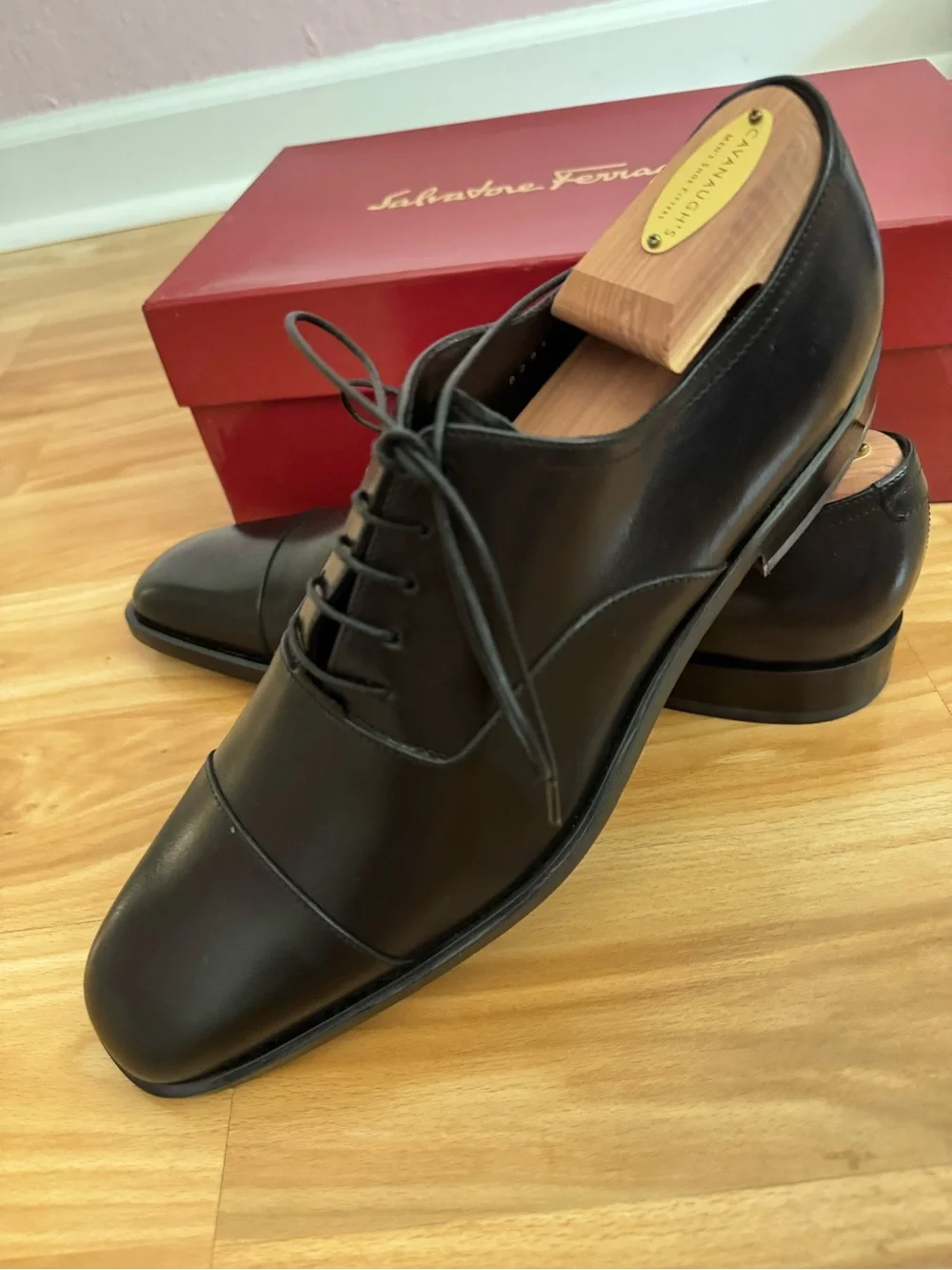 Salvatore Ferragamo Men’s Black Leather Cap-Toe Oxfords 9.5D